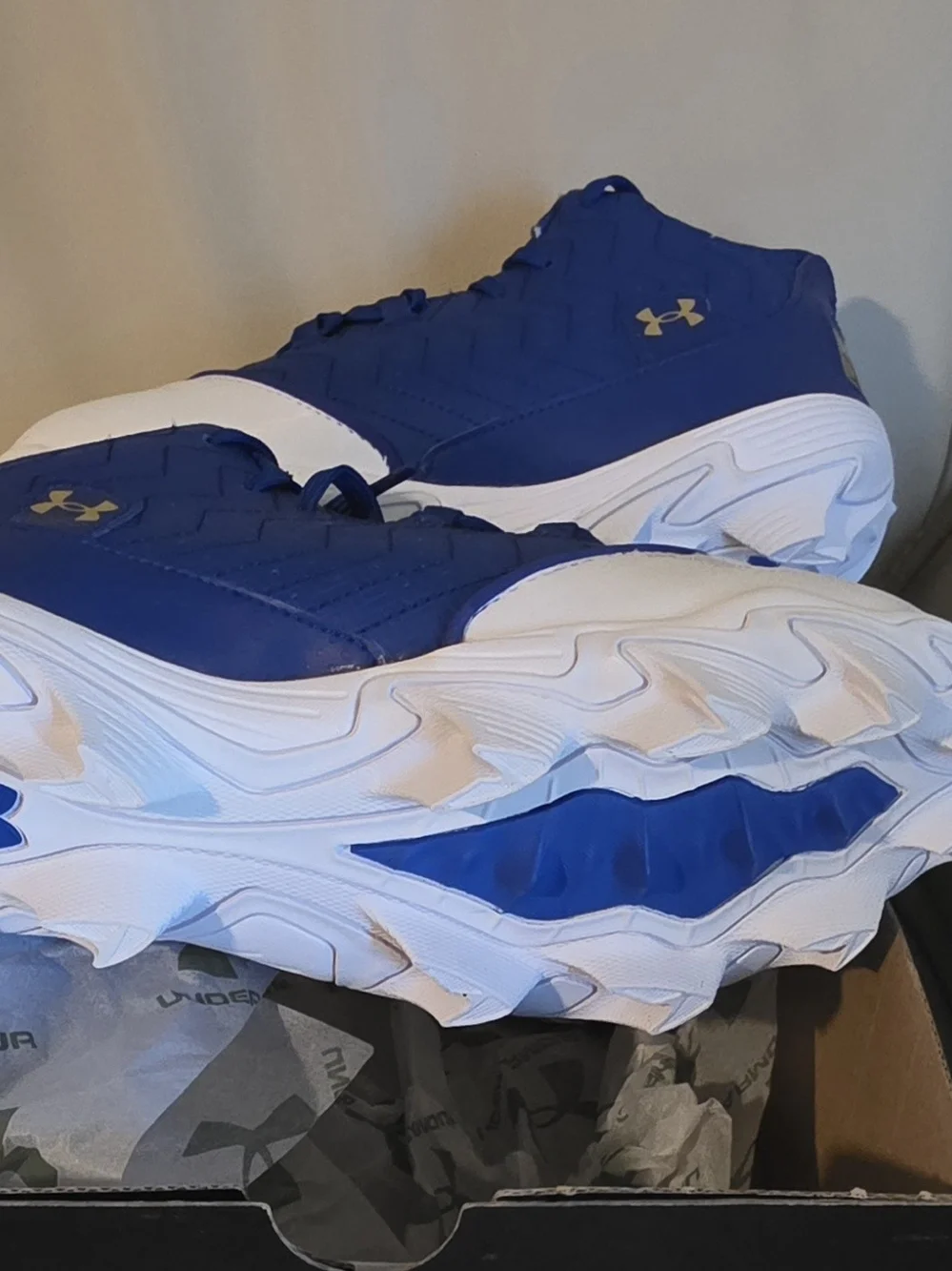 Under Armour Kids' Blue and White Baseball Cleats